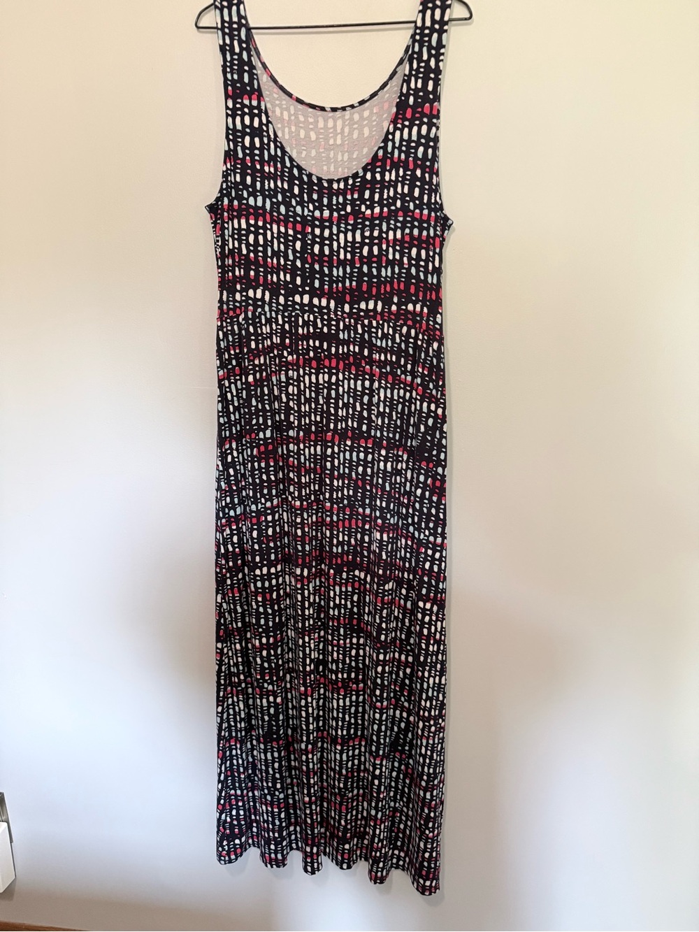 Sleeveless Patterned XL Maxi Dress in Black, White & Pink